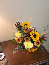 Load image into Gallery viewer, Pumpkin &amp; Sunflowers
