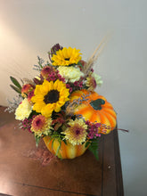 Load image into Gallery viewer, Pumpkin &amp; Sunflowers
